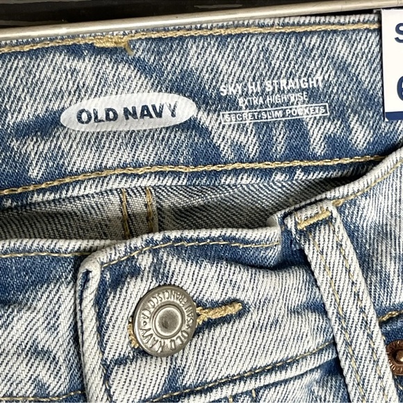 NEW Old Navy Sky Hi Straight Jeans Womens Sise 6 Distressed Light Wash Raw Hem - Picture 7 of 11
